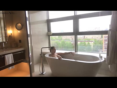 ❤️ Foshnjë e jashtëzakonshme që tund me pasion pidhin e saj në banjë Porno tek ne sq.tubesexer-com.ru ❤