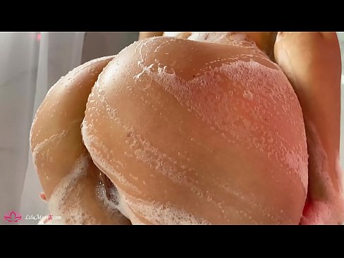 ❤️ Zeshkania masturbon pidhin me vibrator deri në orgazmë intensive në dush Porno tek ne sq.tubesexer-com.ru ❤