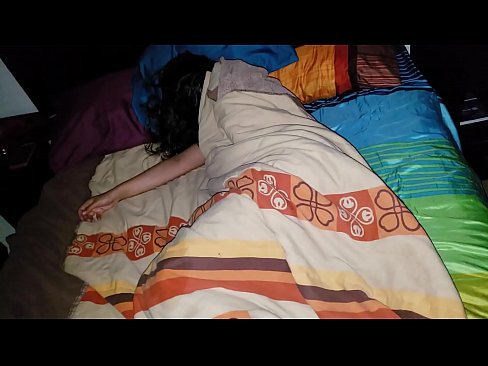 ❤️ Njërku qorton njerkën e tij të re ndërsa ajo fle. Porno tek ne sq.tubesexer-com.ru ❤